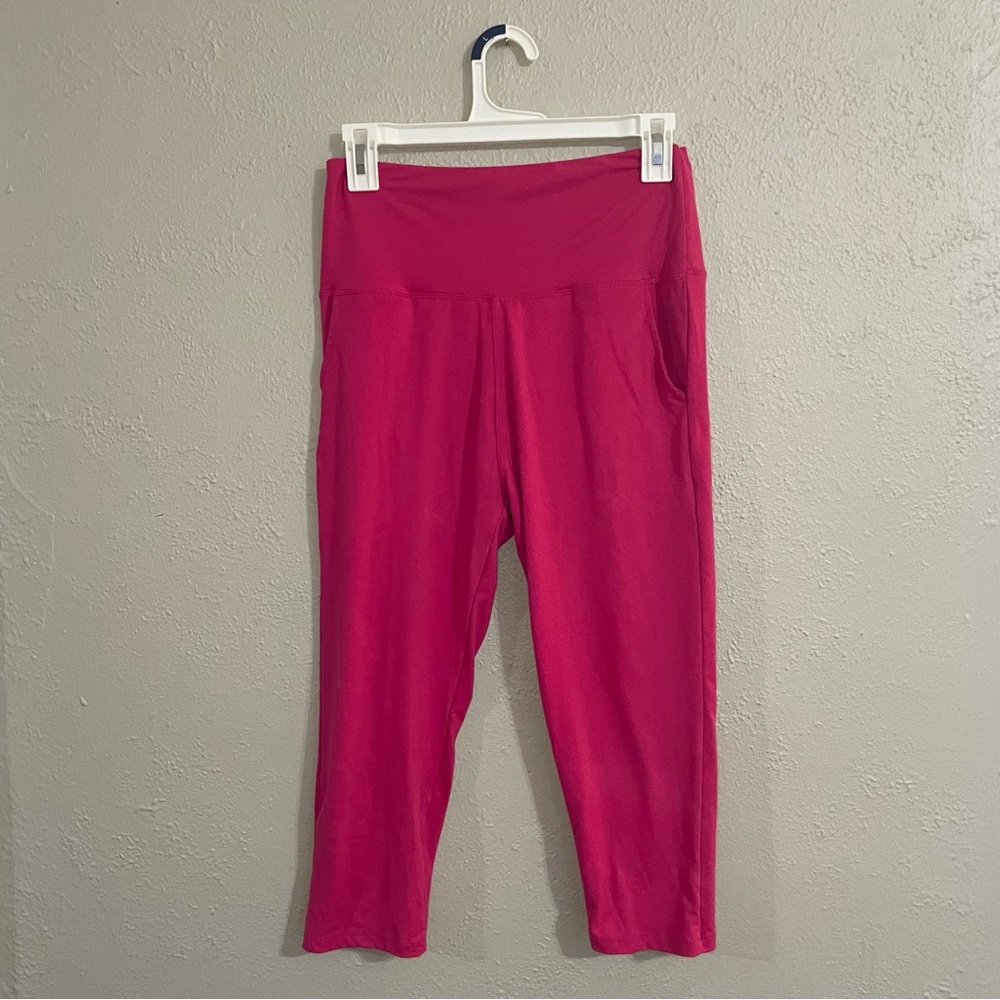 Hot Pink Capri Leggings with pockets. Size L.